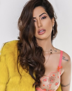 Brown hair london escort Ripley  located in Bond Street